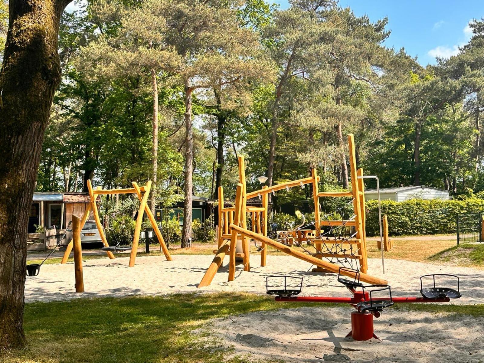 ホテル De Bosuil Zuidwolde  エクステリア 写真